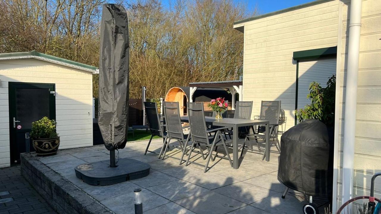 Chalet Buutengeweun, Met Luxe Jacuzzi En Tonsauna Sint-Annaland Exterior foto